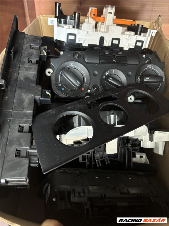 Mazda 2 (DE) klímakapcsoló  1. kép