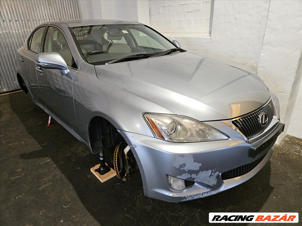 Lexus IS (XE20) bontott alkatrészei 1. kép