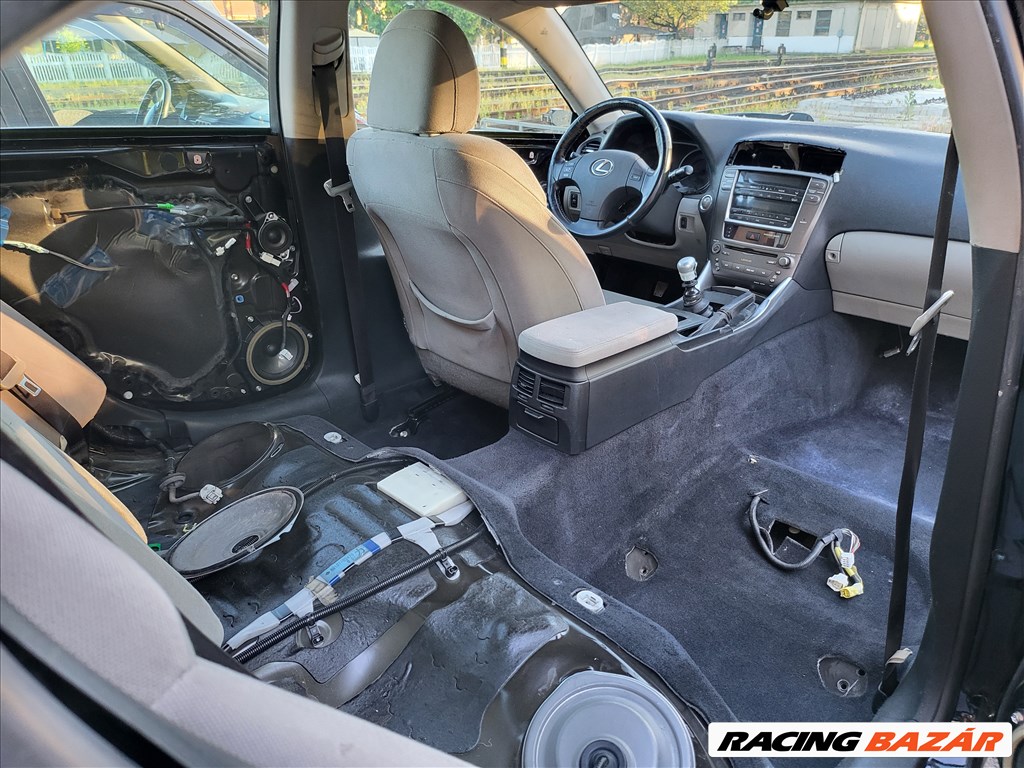 Lexus IS (XE20) bontott alkatrészei 17. kép