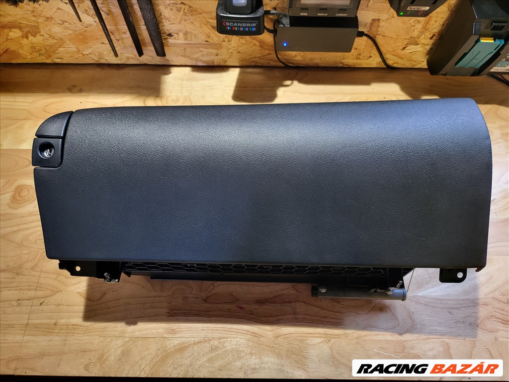 Lexus IS (XE20) bontott alkatrészei 23. kép