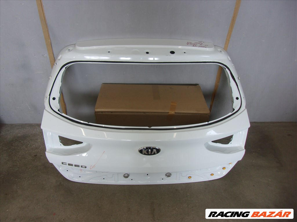 KIA CEE'D ferdehátú csomagtér ajtó 2018-2022 1. kép