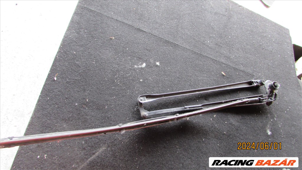 Toyota Yaris 3 2017 1.5B hybrid ablaktörlő kar 1. kép