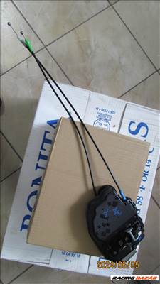 Toyota Auris 2015 jobb hátsó ajtózár b2615