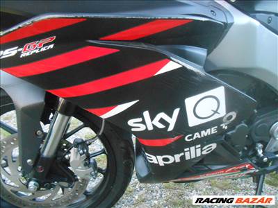 APRILIA RS 125,4T,2023-ASRÓL:3150KM-T HASZNÁLT,ENYHÉN CSÚSZÁSSÉRŰLT BALOS NAGY OLDALIDOM