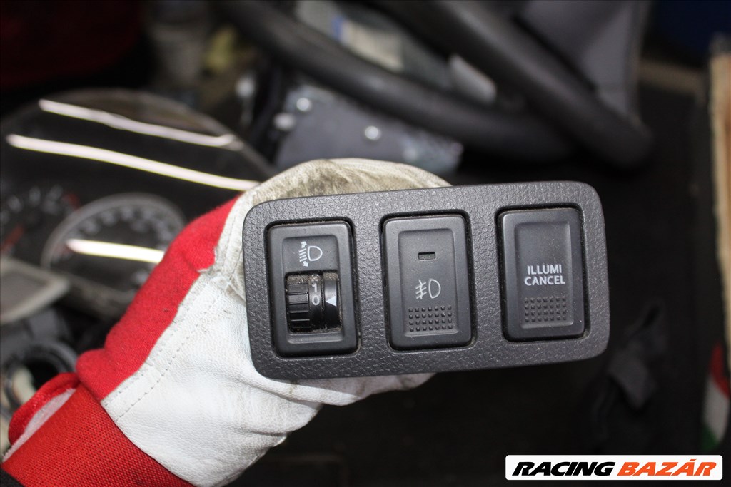 Suzuki Swift 2006 1.3B gombsor(műszerfal, ködlámpa,..) 1. kép