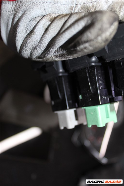 Suzuki Swift 2006 1.3B gombsor(műszerfal, ködlámpa,..) 2. kép