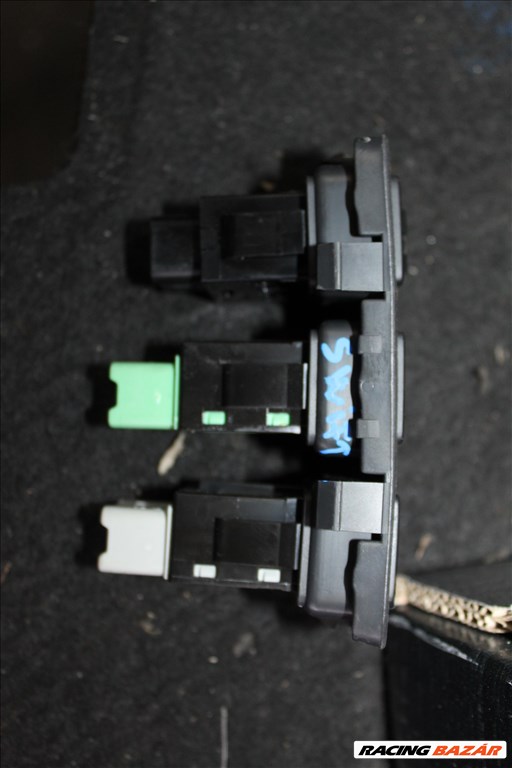 Suzuki Swift 2006 1.3B gombsor(műszerfal, ködlámpa,..) 3. kép