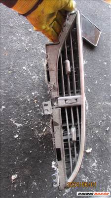 Toyota Yaris 3 2017 1.5B hybrid szellőzőrács 556700d240