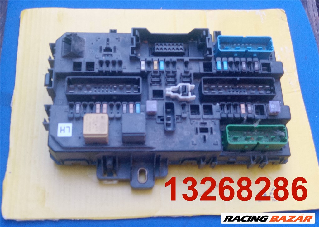 Opel Zafira B, Opel Astra H biztosítéktábla 13268286 1. kép