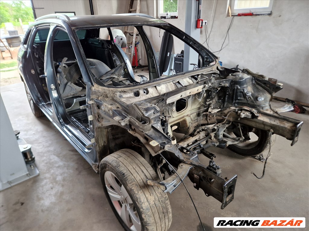 Skoda Superb III kombi első hátsó negyed, küszöb 2. kép