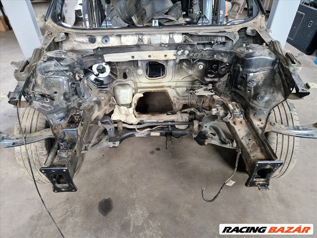 Skoda Superb III kombi első hátsó negyed, küszöb 3. kép