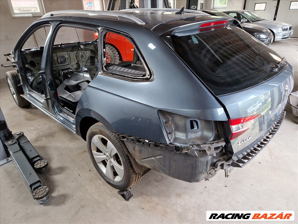 Skoda Superb III kombi első hátsó negyed, küszöb 1. kép