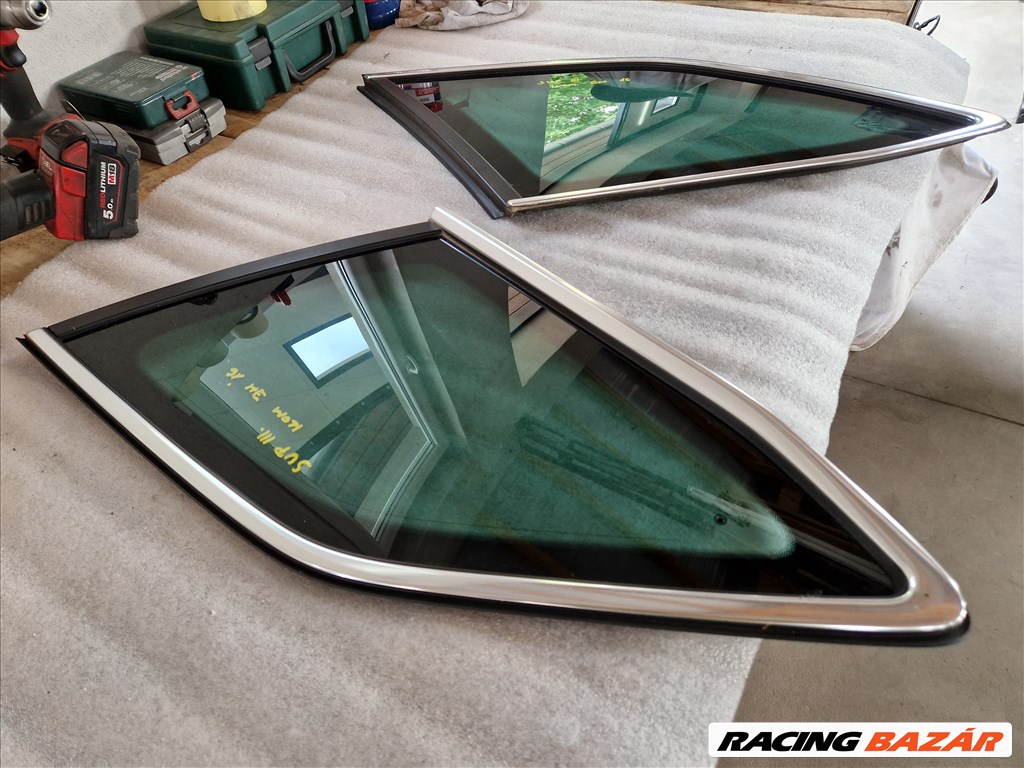 Skoda Superb III jobb bal hátsó üveg  1. kép