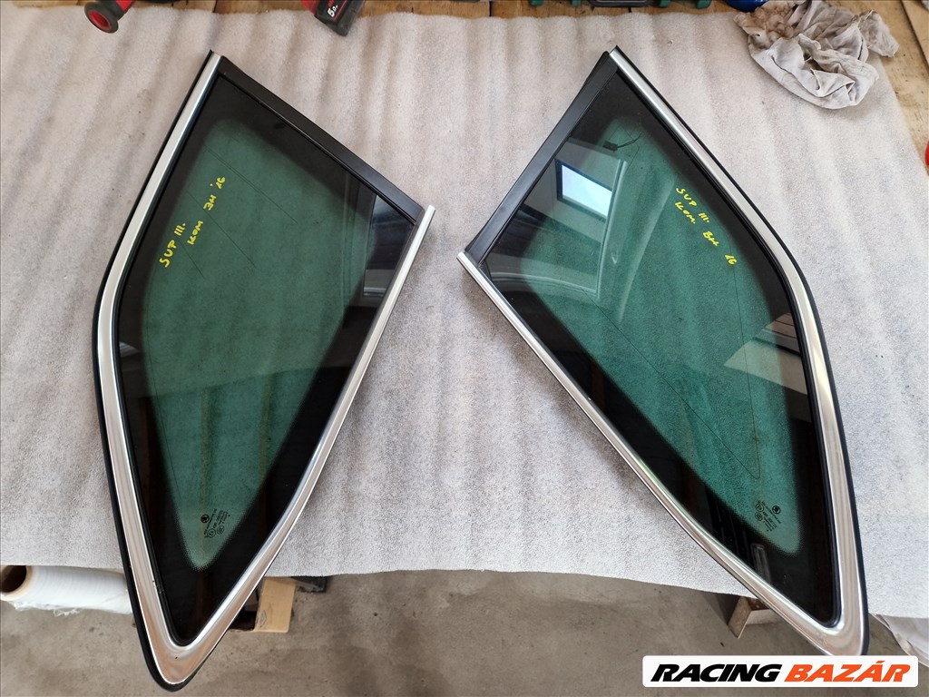 Skoda Superb III jobb bal hátsó üveg  3. kép