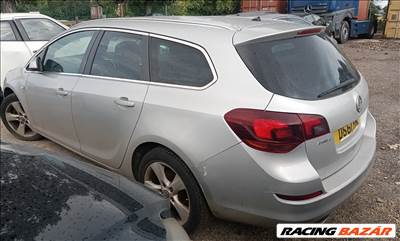 Opel Astra J Kombi bal hátsó sárvédő