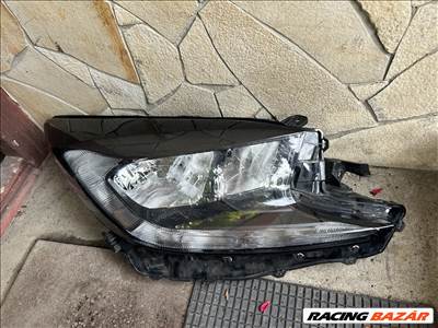 Toyota Aygo X Jobb Első fényszóró 