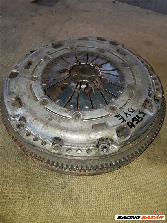 Volkswagen Passat B6 Kuplung Szett + Kettőstömegű Lendkerék 3082 001 409 1. kép