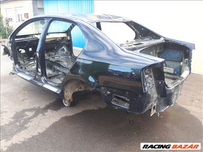 Volkswagen Jetta V sedan LC9X ÜRES KASZTNI jobb oldal + tető sérült