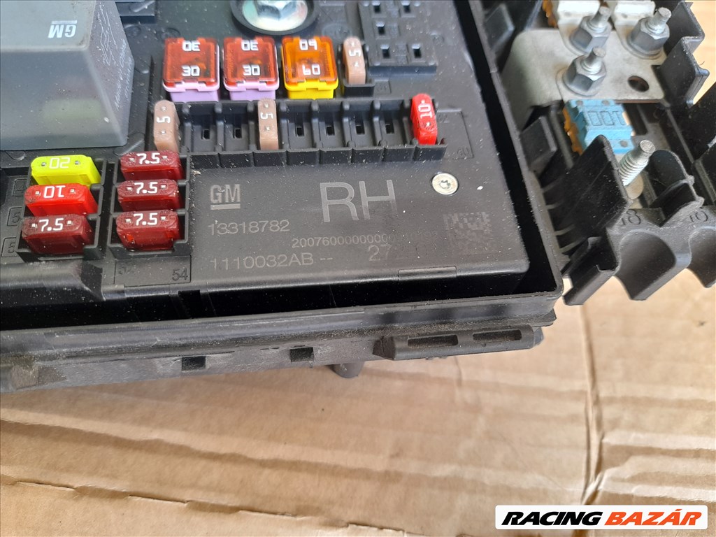 Opel Astra J biztosítéktábla  13318782 3. kép