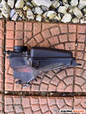 BMW E65 kiegyenlítőtartály 17137647713