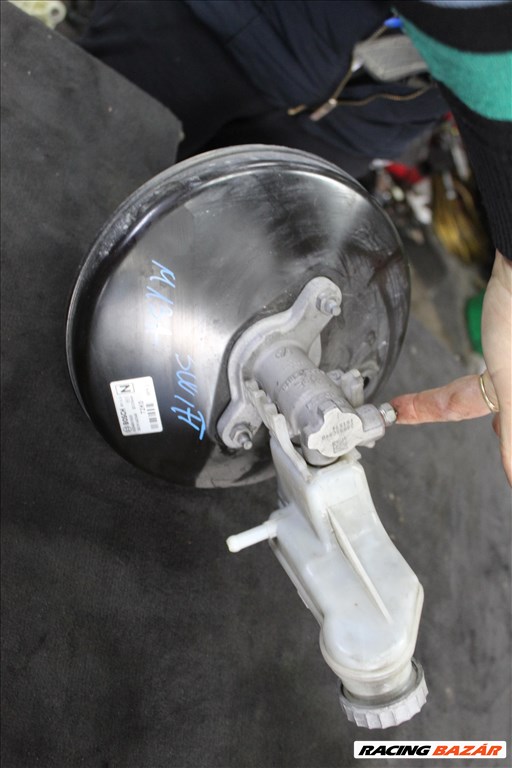 Suzuki Swift 2006 1.3B fékrásegítő devander 1. kép