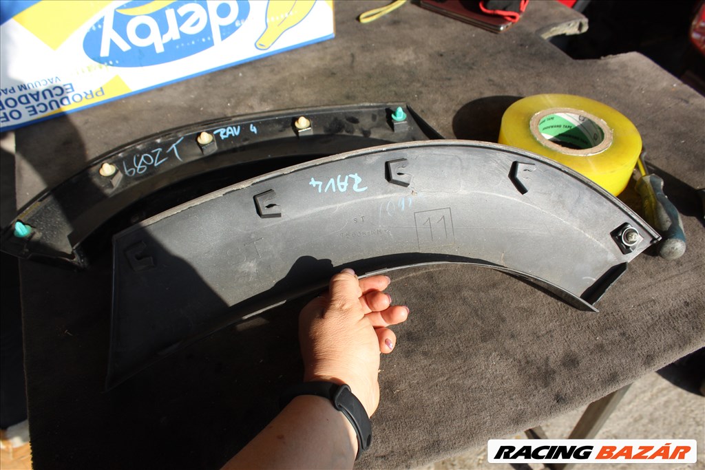 Toyota RAV4 III 2006-2013 hátsó sárvédő szélesítés 1. kép