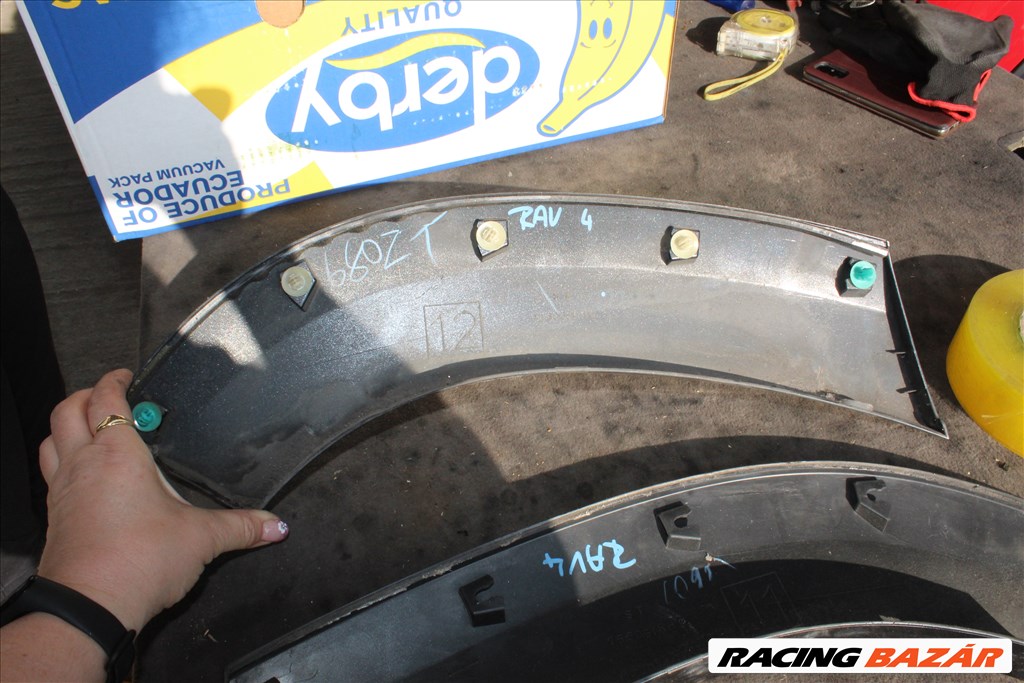 Toyota RAV4 III 2006-2013 hátsó sárvédő szélesítés 2. kép