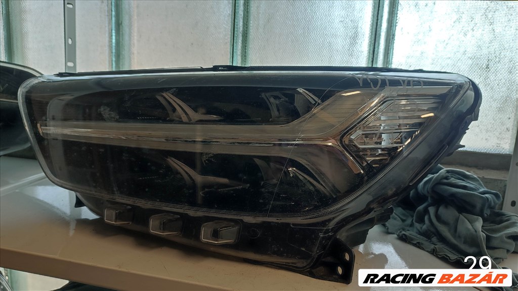 Volvo XC40 fényszóró  31655988 3. kép