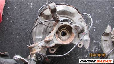 Toyota Yaris 2017 hybrid 1.5B jobb csonkállvány