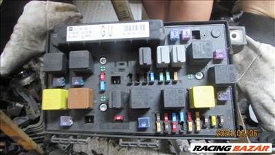 Opel Astra H 1.9D 2004-2008	Z19DTH Biztosítéktábla 13206748