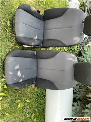 Mazda 2 (DE) ülések