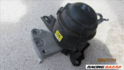 Toyota Yaris III 1.0B 2017 motortartó bak 