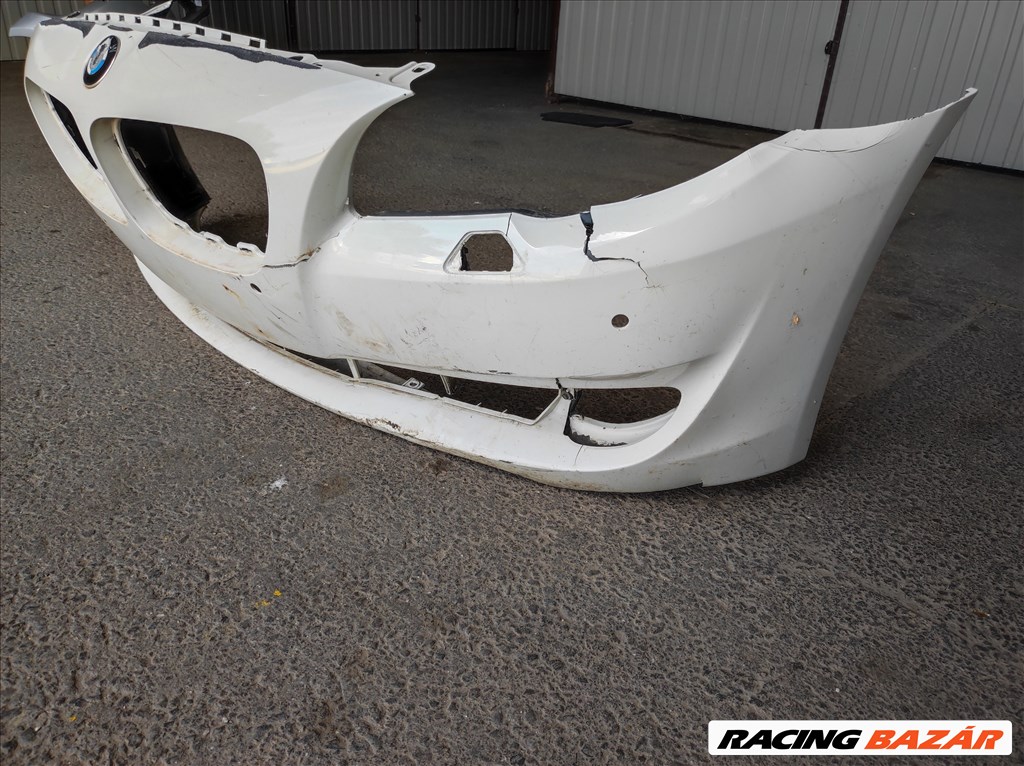 BMW 5-ös sorozat F10/F11 első lökhárító , facelift előtti , sérült , mosós , radaros 3. kép