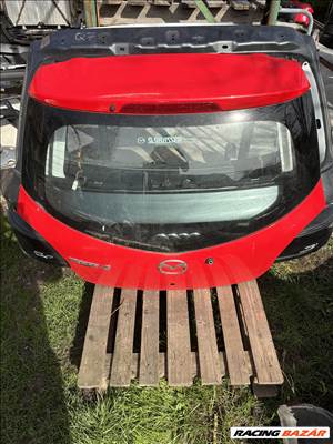 Mazda 2 (DE) csomagtérajtó PIROS színben