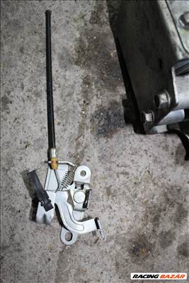 Mazda 5 2005 2.0D motorháztető nyitó