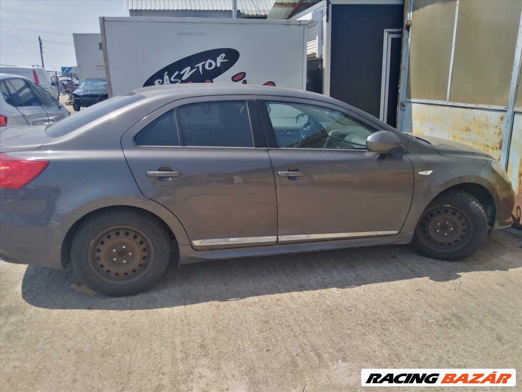 Suzuki Kizashi bontott alkatrészei 4. kép