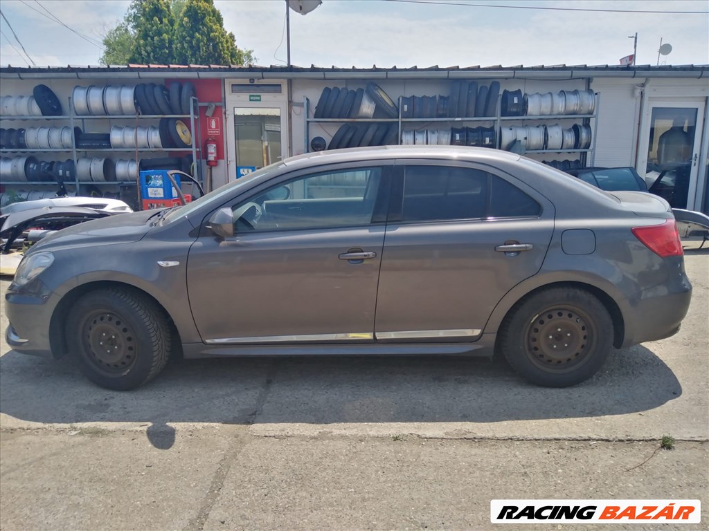 Suzuki Kizashi bontott alkatrészei 6. kép