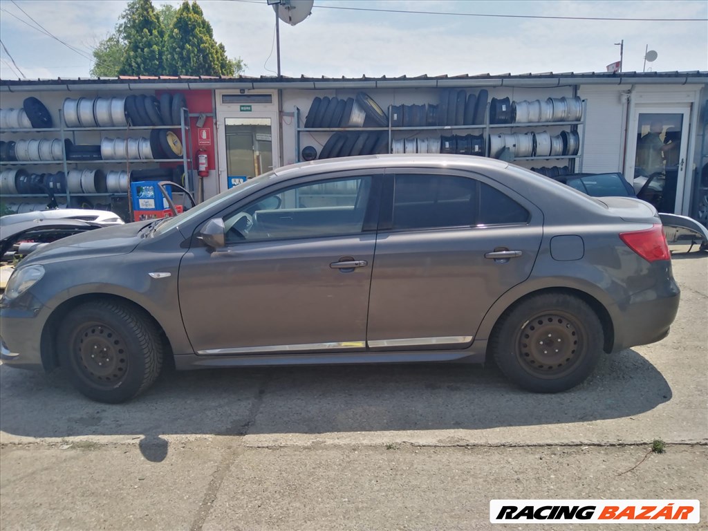 Suzuki Kizashi bontott alkatrészei 8. kép
