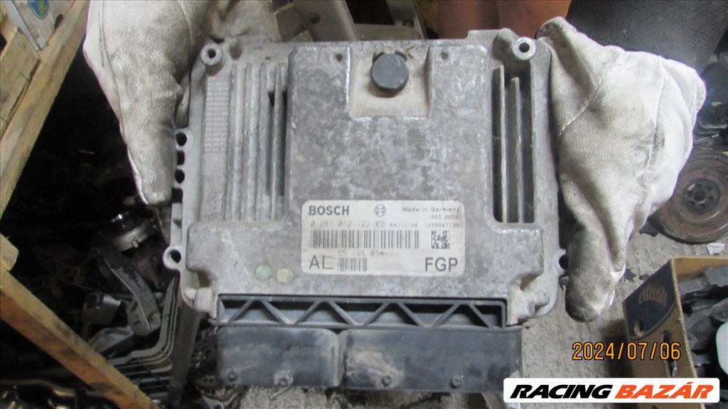 Opel Astra H 1.9D 2004-2008	Z19DTH Motorvezérlő. 0281012122 1. kép