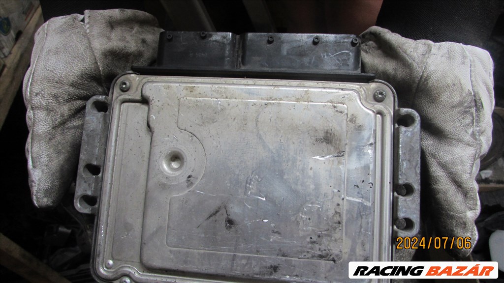 Opel Astra H 1.9D 2004-2008	Z19DTH Motorvezérlő. 0281012122 4. kép