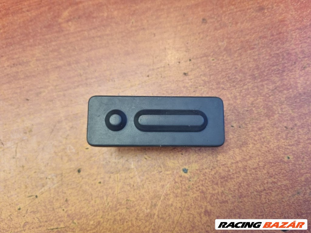 DS DS 7 Csomagtérajtó Kapcsoló 1. kép