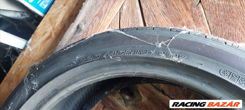  225/4518" használt Hankook nyári gumi gumi 2 db. 3. kép