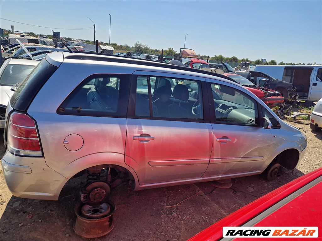 Opel Zafira B bontott alkatrészei 2. kép