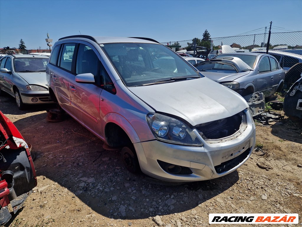 Opel Zafira B bontott alkatrészei 1. kép