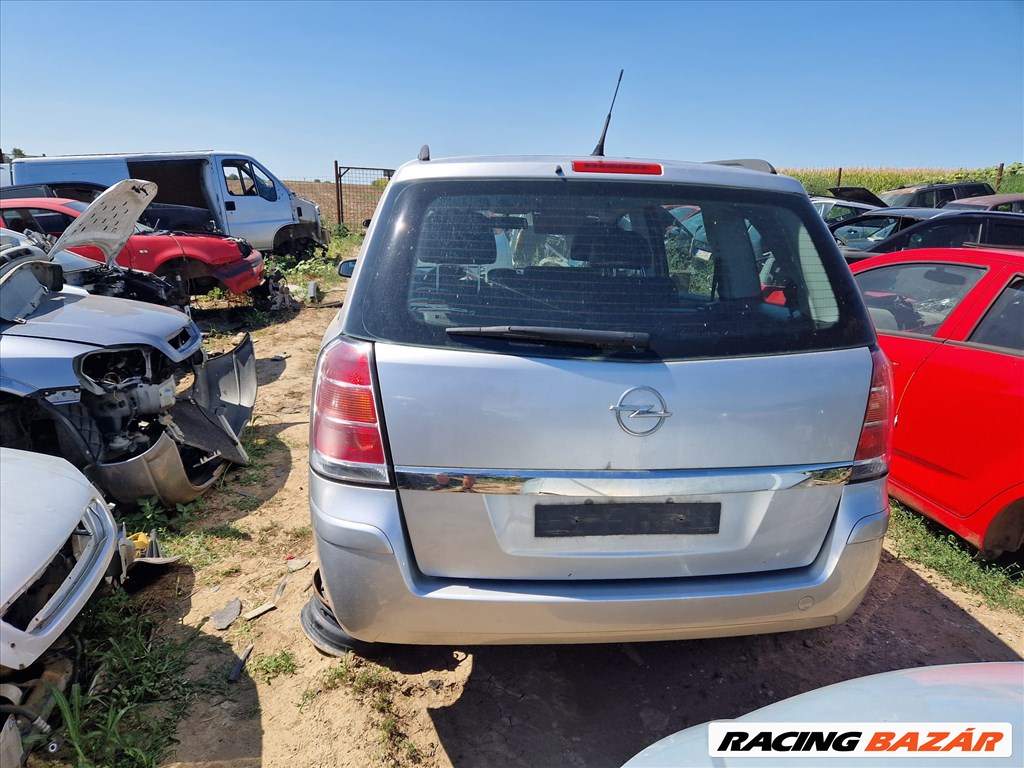 Opel Zafira B bontott alkatrészei 3. kép
