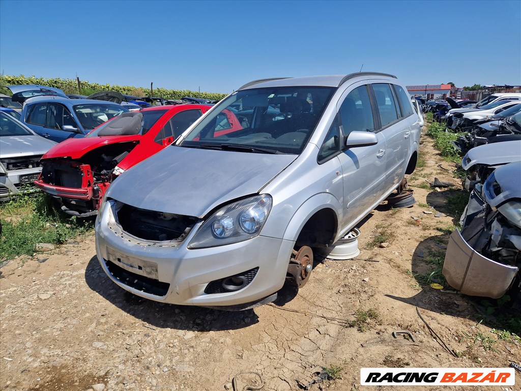 Opel Zafira B bontott alkatrészei 5. kép