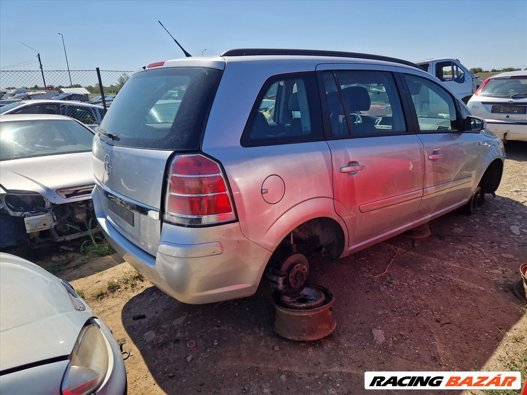 Opel Zafira B bontott alkatrészei 8. kép