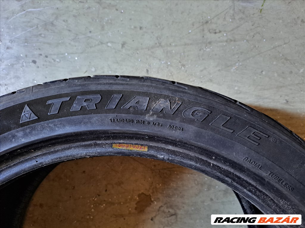 2db 245/40 R18 Triangle (Peremvédős) nyári gumi eladó!!! akciós áron! 12500Ft/db Állapota: 6mm minta 3. kép