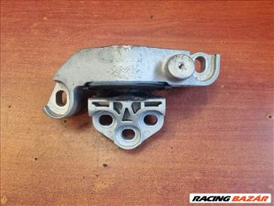 DS DS 7, DS DS 4, DS DS 9, OPEL GRANDLAND X, RENAULT CLIO IV, PEUGEOT 3008 II Elektromos Motor Tartó Bak (Fém)