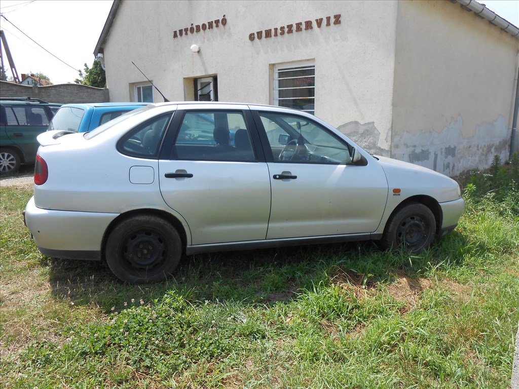 SEAT CORDOBA (6K1_6K2) 1.4 I Bontott gépjármű 2. kép